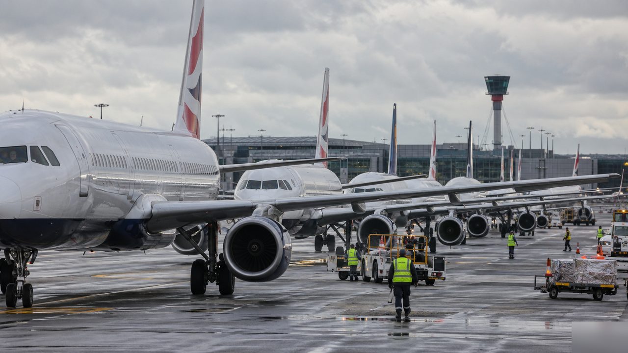 六小时困守跑道:英国空管故障引发对AI与基础设施韧性的反思