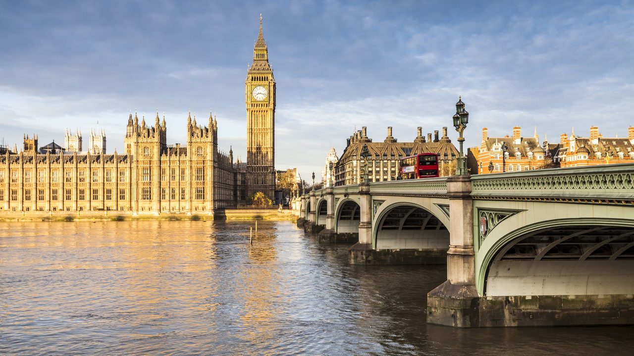 英国议员与OpenAI罕见同调:齐声呼吁可执行的AI监管