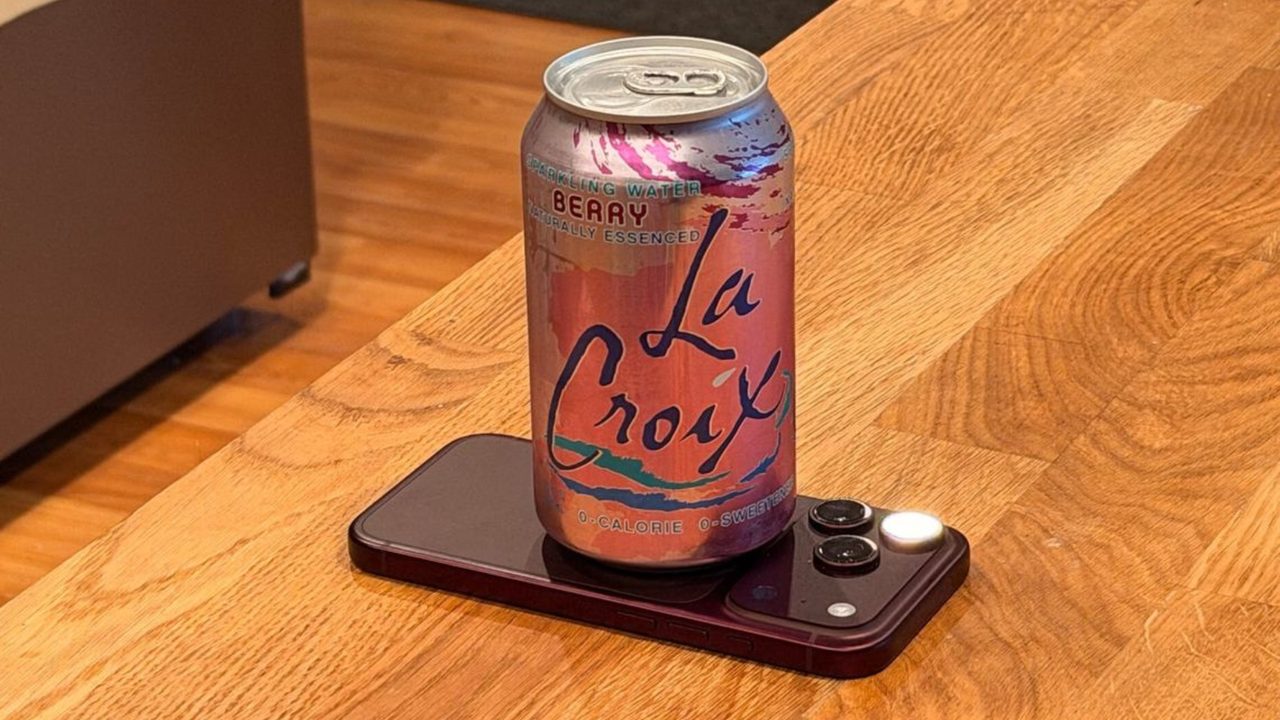 一罐冰镇La Croix气泡水,让iPhone 18 Pro持续跑分性能暴涨25%