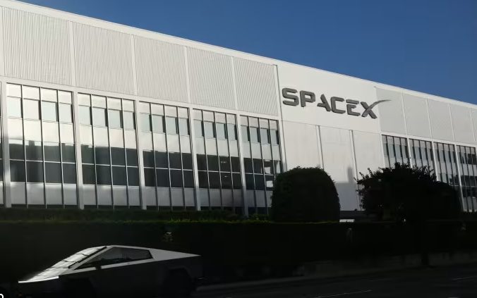 市场重估SpaceX的236亿美元AI豪赌,股价反弹近50%