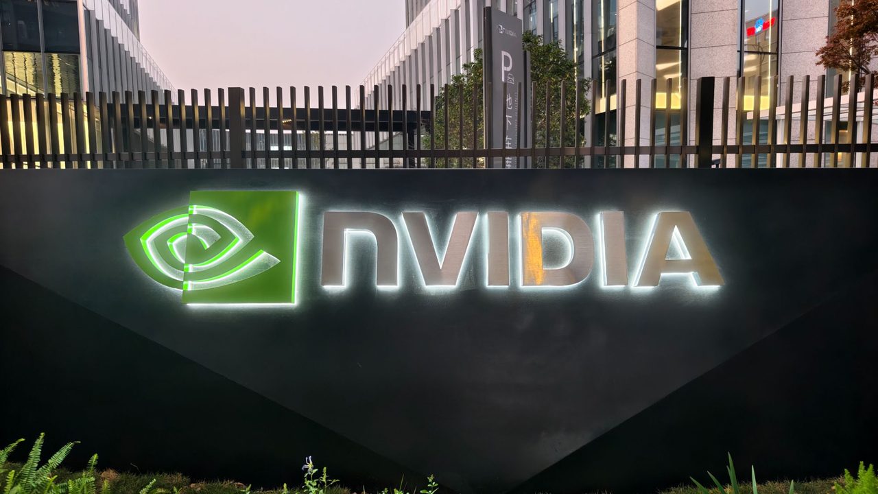 Nvidia 新专利曝光:AI 聊天机器人助开发者用大白话优化 PC 游戏