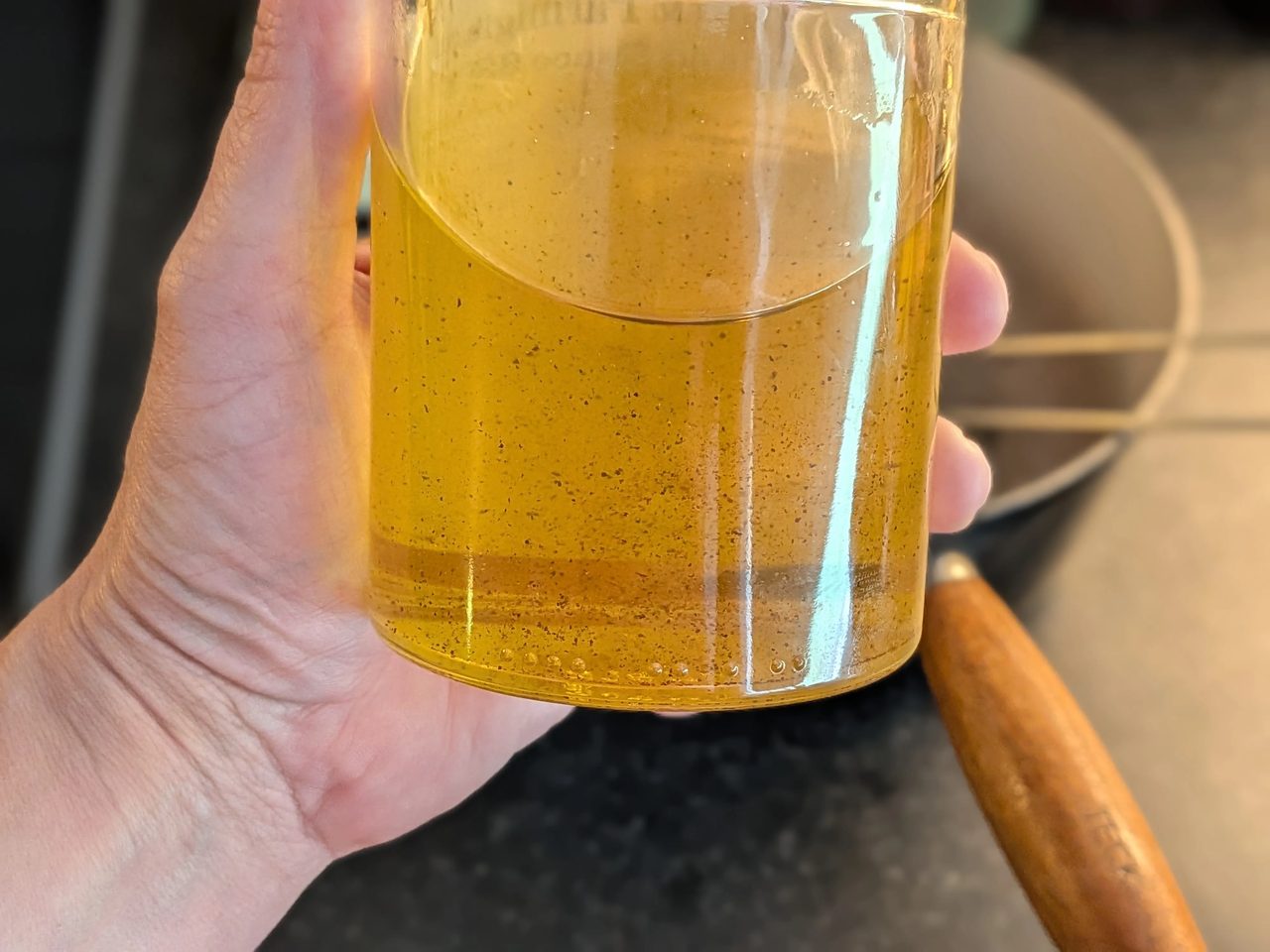 别急着倒掉煎炸油:重复使用远比多数下厨者想象的省事