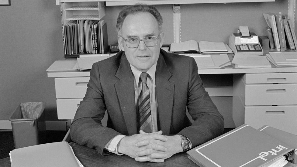 硅材料触及物理极限,重读Gordon Moore“晶体管24个月翻倍”的世纪预言
