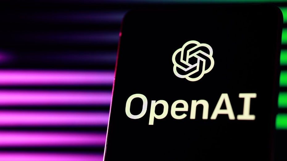 OpenAI融资谈判曝光:估值剑指1.2万亿美元,2027年IPO前重夺对Anthropic的领先地位