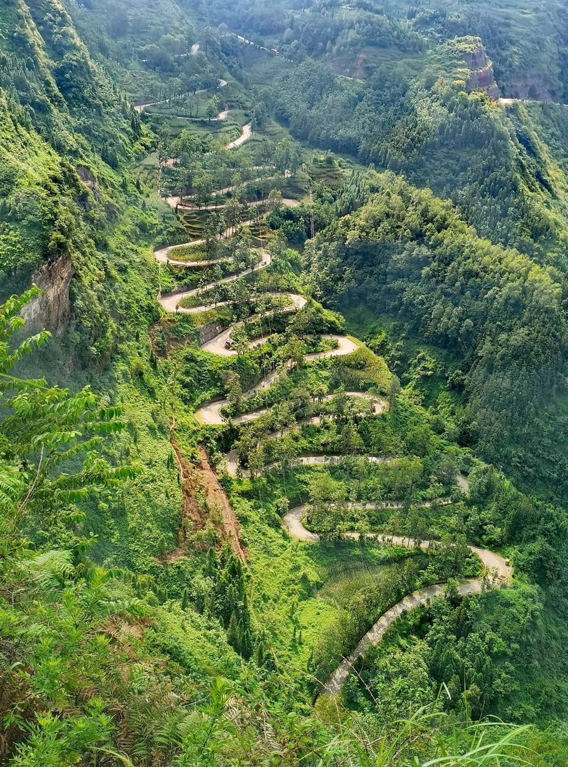 "圈路收费"争议三天后 贵州二十四道拐观景台免票开放